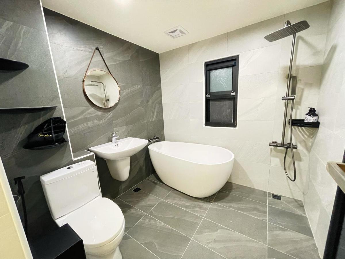 Six Seasons Inn - Qian He Tainan Exteriör bild