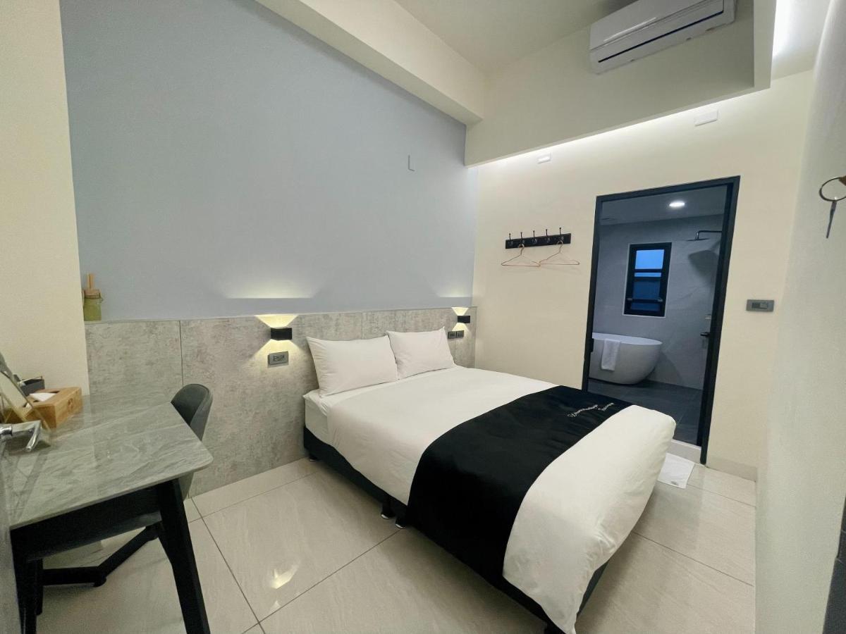 Six Seasons Inn - Qian He Tainan Exteriör bild