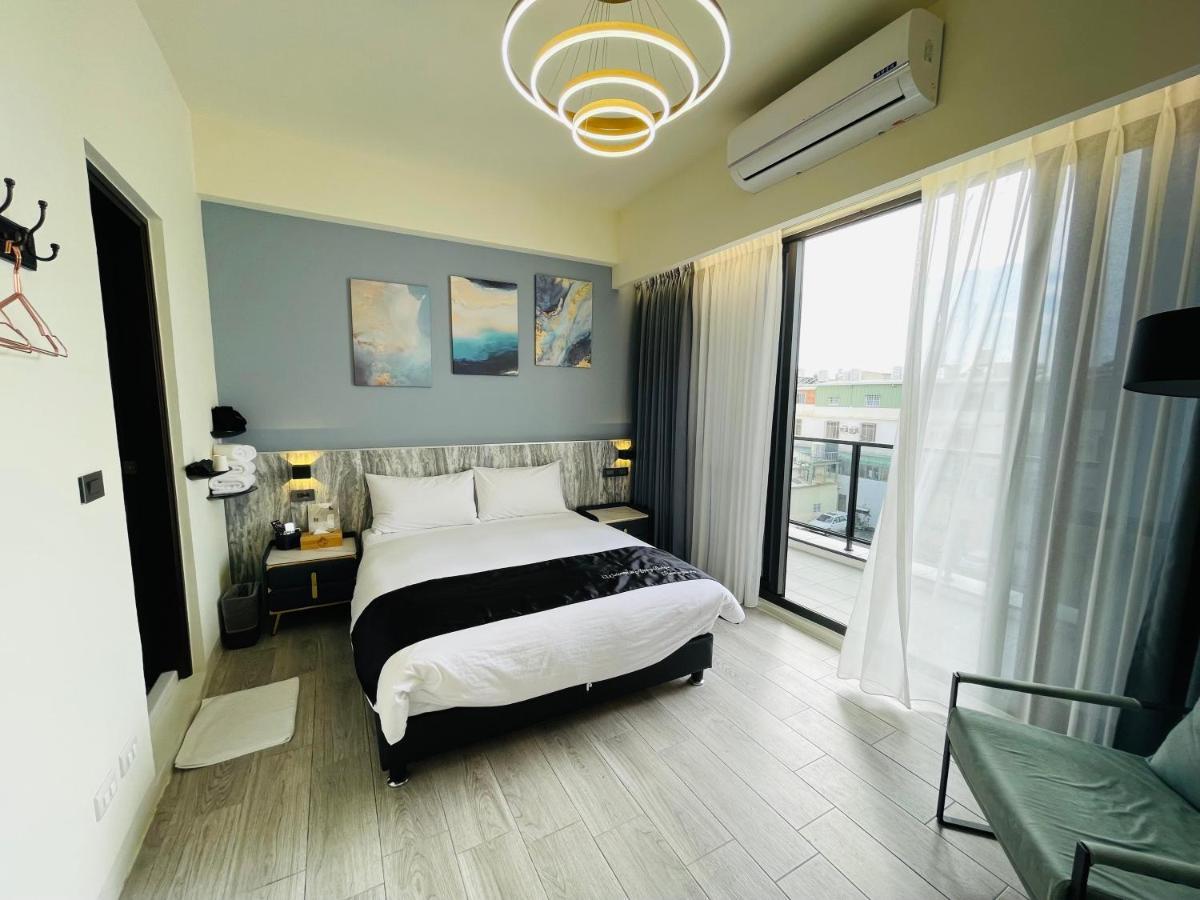 Six Seasons Inn - Qian He Tainan Exteriör bild
